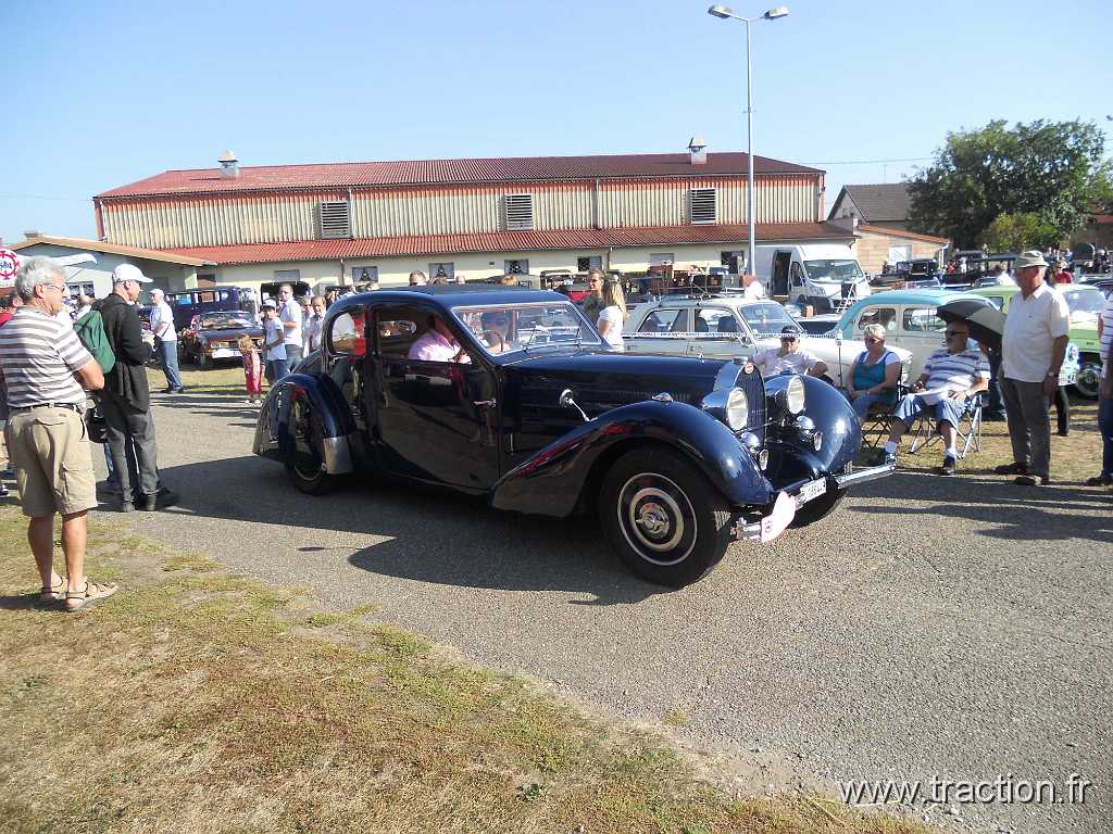 2011_rustenhart (136).jpg - 02/10/2011 - 68740 RUSTENHART 31ème Randonnée Internationale des Vendanges - Le défilé - BUGATTI type 57 - 1937